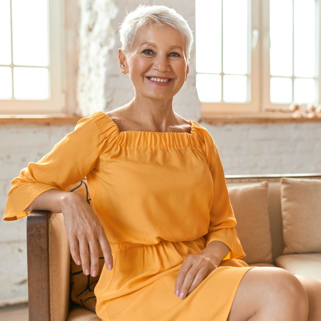 Podpowiadam 61-letniej mamie, jaką sukienkę na wiosnę powinna kupić już teraz